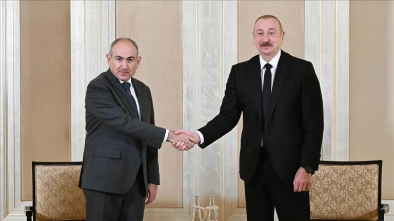 Presidenti i Azerbajxhanit dhe kryeministri i Armenisë takohen në Abu Dhabi