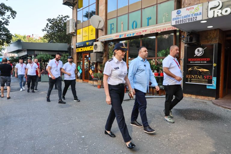 Pas Vlorës, aksion dhe në Tiranë për lirimin e hapësirave publike. Ministri Hoxha dhe strukturat përgjegjëse zbresin në terren