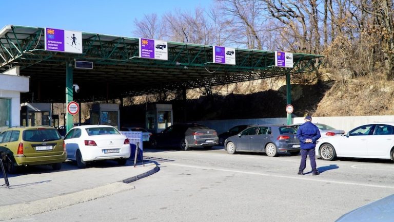 Normalizohet puna në vendkalimet kufitare, nuk është e vërtetë se është rikthyer sistemi i vjetër i kontrollit në vendkalimin kufitar, Bllacë