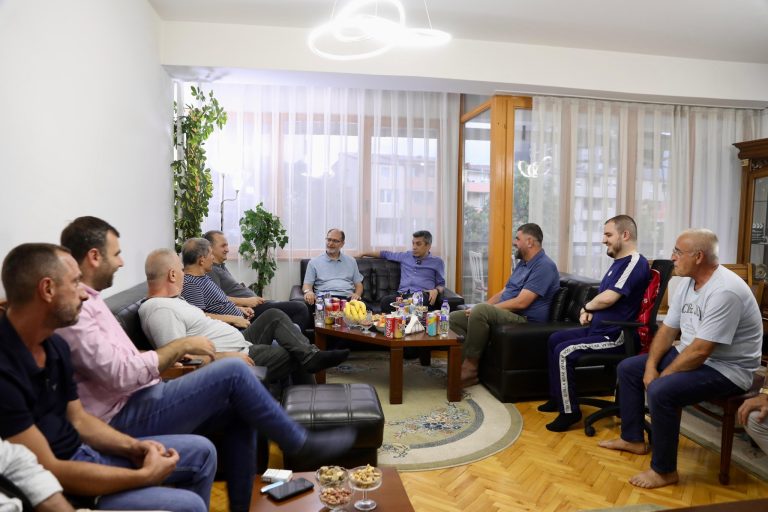 Izet Mexhiti mysafir në konakun e familjes Dalipi: Çairi është zemra e gjallë e komunitetit tonë