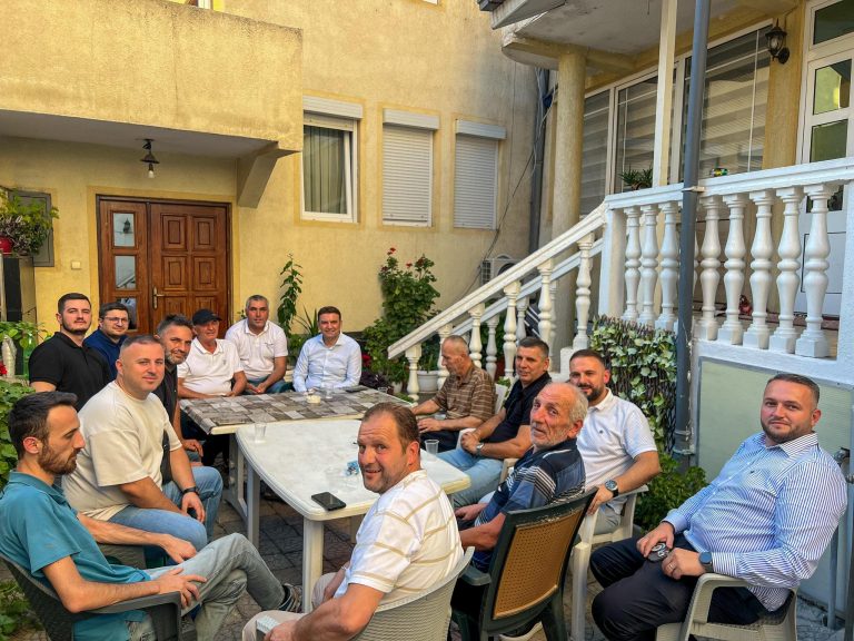 Bujar Osmani viziton familjen Ramuka: Pas 19 tetorit do të ndërtojmë një Çair të ri