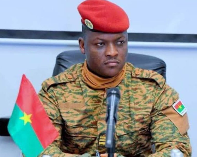Presidenti i Burkina Fasos refuzon ofertën e Arabisë Saudite për ndërtimin e 200 xhamive: Paratë dërgoni në Palestinë