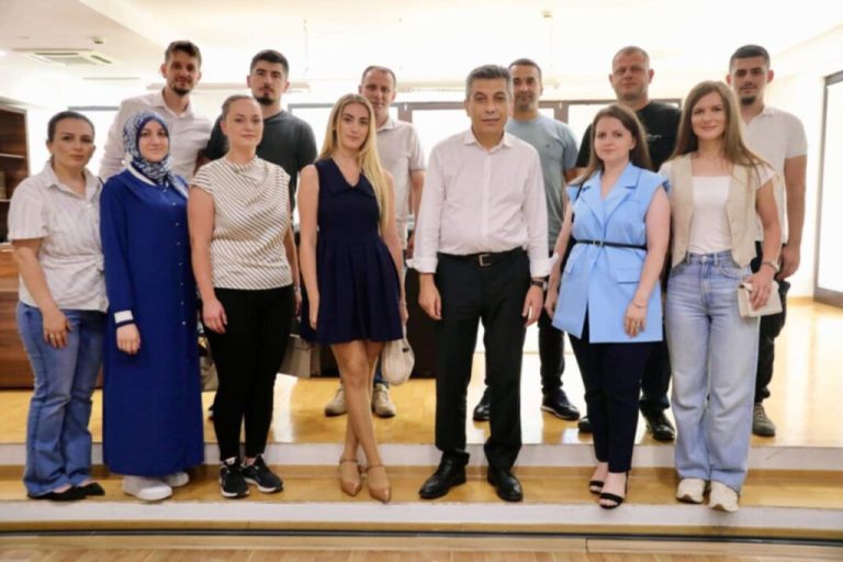 Mexhiti priti 15 të punësuar të rinj shqiptarë në ministrinë e Mjedisit
