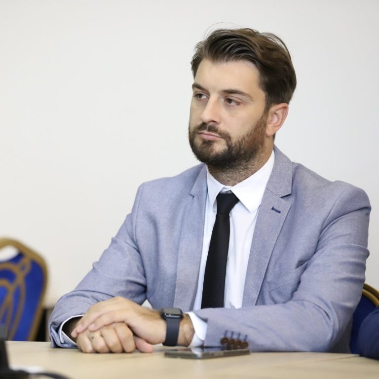 Nga ndarjet te uniteti, partitë shqiptare bashkuan forcat për Graçanicën – Ajeti zbërthen prapaskenat e këtij vendimi