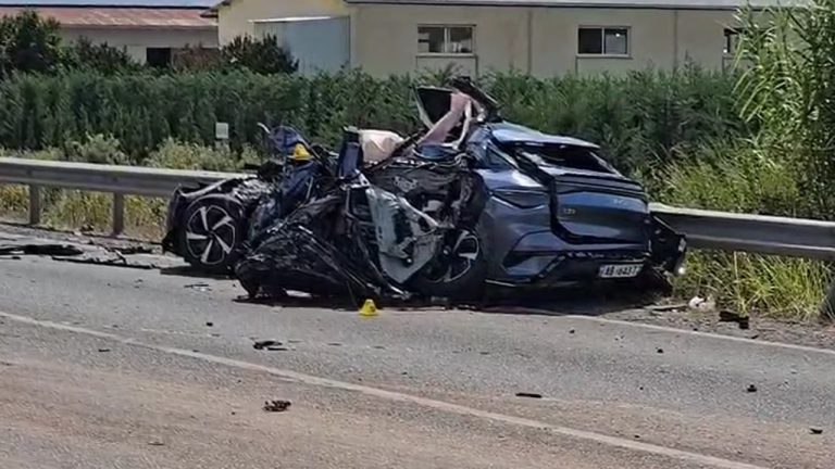 Aksident i rëndë në Shkodër, kamioni përplasety me makinën/ Ndërron jetë kryefamiljari, plagosen bashkëshortja dhe dy fëmijët e mitur