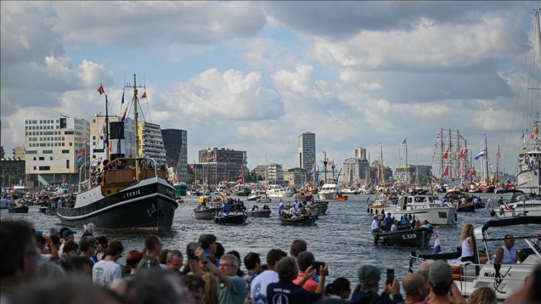 10 mijë anije shënojnë 750-vjetorin e kryeqytetit holandez me ngjarjen festive ‘SAIL Amsterdam 2025’
