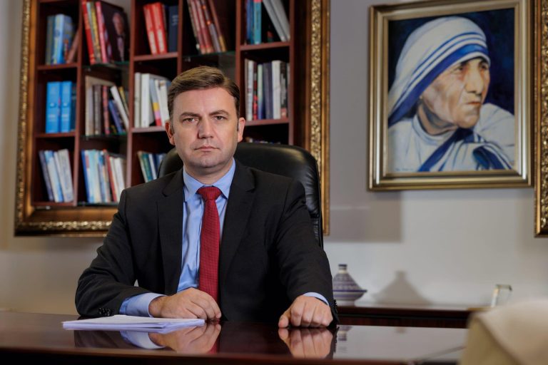 Bujar Osmani përkujton Nënën Terezë: Në momente të vështira, ajo më kujtonte se pushteti nuk është qëllim, por përgjegjësi