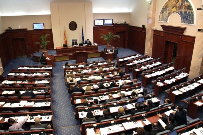 Deputetët nesër kthehen në punë