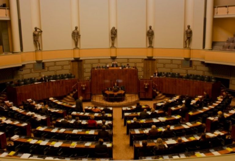 Tragjedi në Parlament: Deputeti vetëvritet brenda godinës