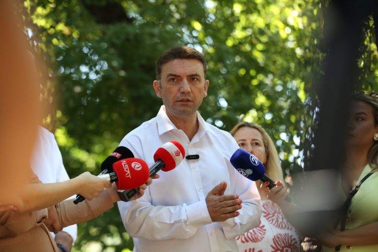 Osmani për reformat në arsim: Më pak nxënës në klasë, telefonat jashtë klasave
