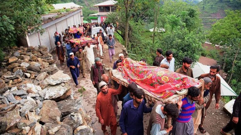 Rëndohet bilanci viktimave nga përmbytjet e rënda në Pakistan! Konfirmohen mbi 300 humbje jete, dhjetëra shtëpi të shkatërruara