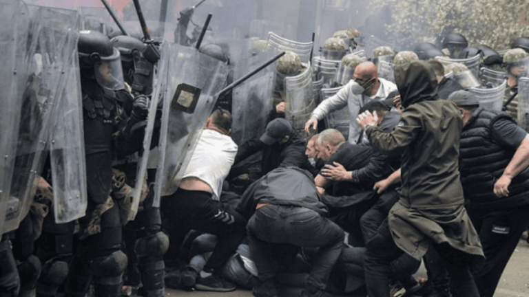 Arrestohet një serb i dyshuar për sulmin ndaj KFOR-it në Zveçan