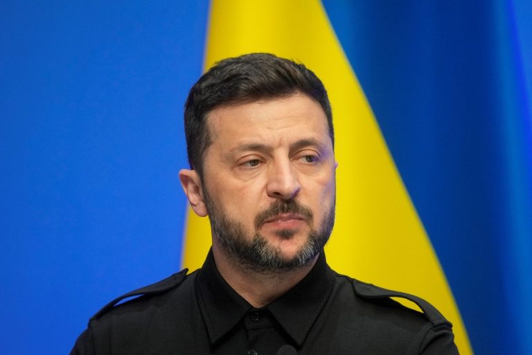 Zelensky: Ukrainasit nuk do t’ia dorëzojnë tokën pushtuesit