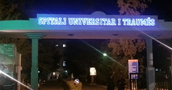 Goditet me gur nga motra teksa luanin në shtëpi, shuhet te Trauma 4-vjeçari